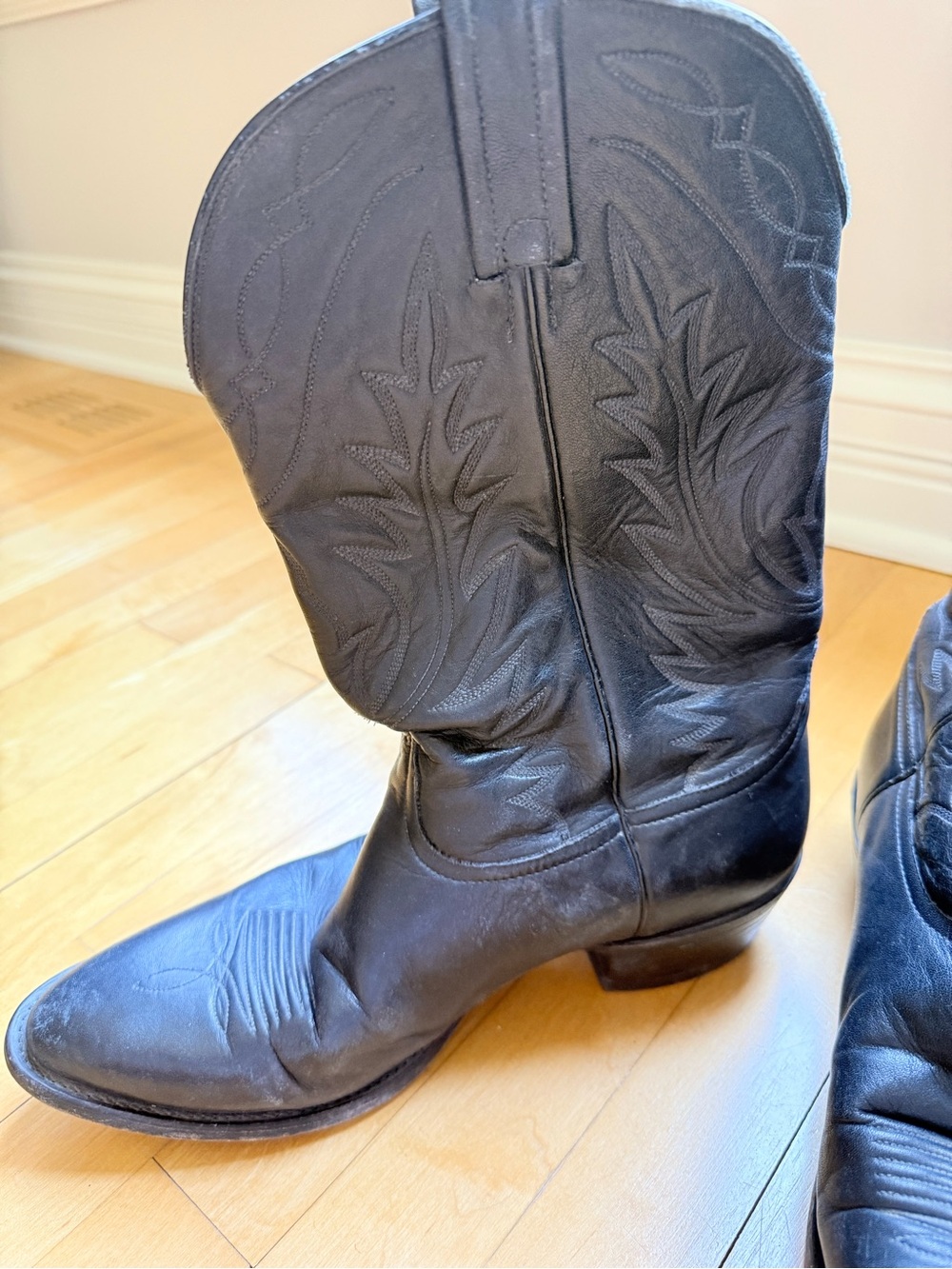 Justin Boots Black Leather Cowboy Boots